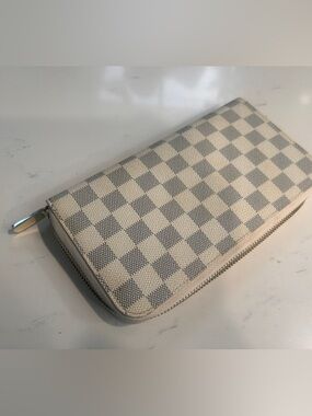 Cream and Light Gray Checkered Zip Wallet